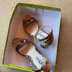 Multi-color sandal size 9 1/2 by Steve Madden